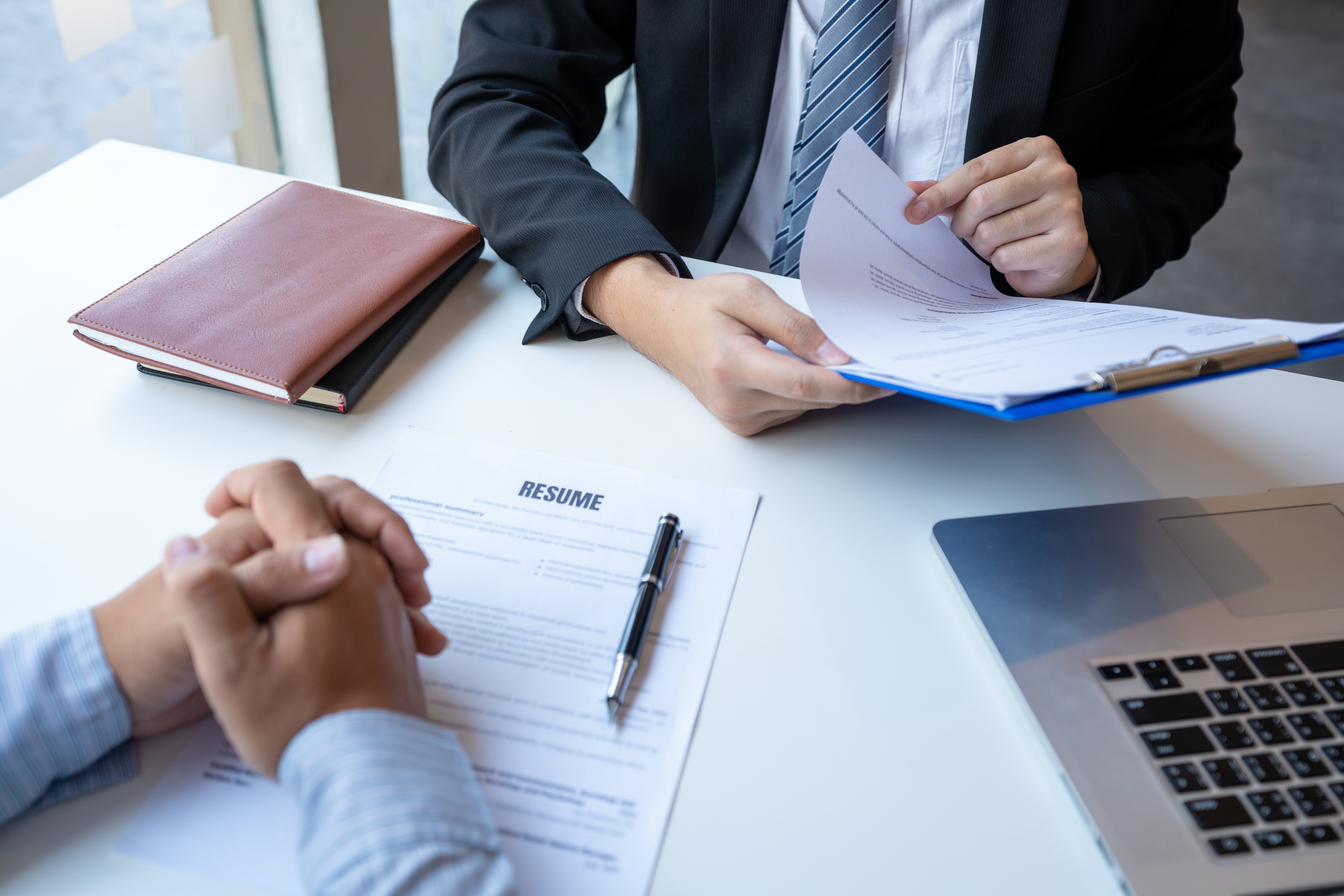 劳动合同必备哪些条款？什么情况可以约定服务期？来看→