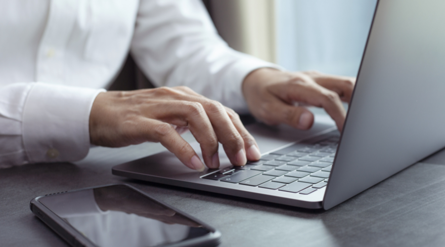 法定节假日能计入年休假吗？