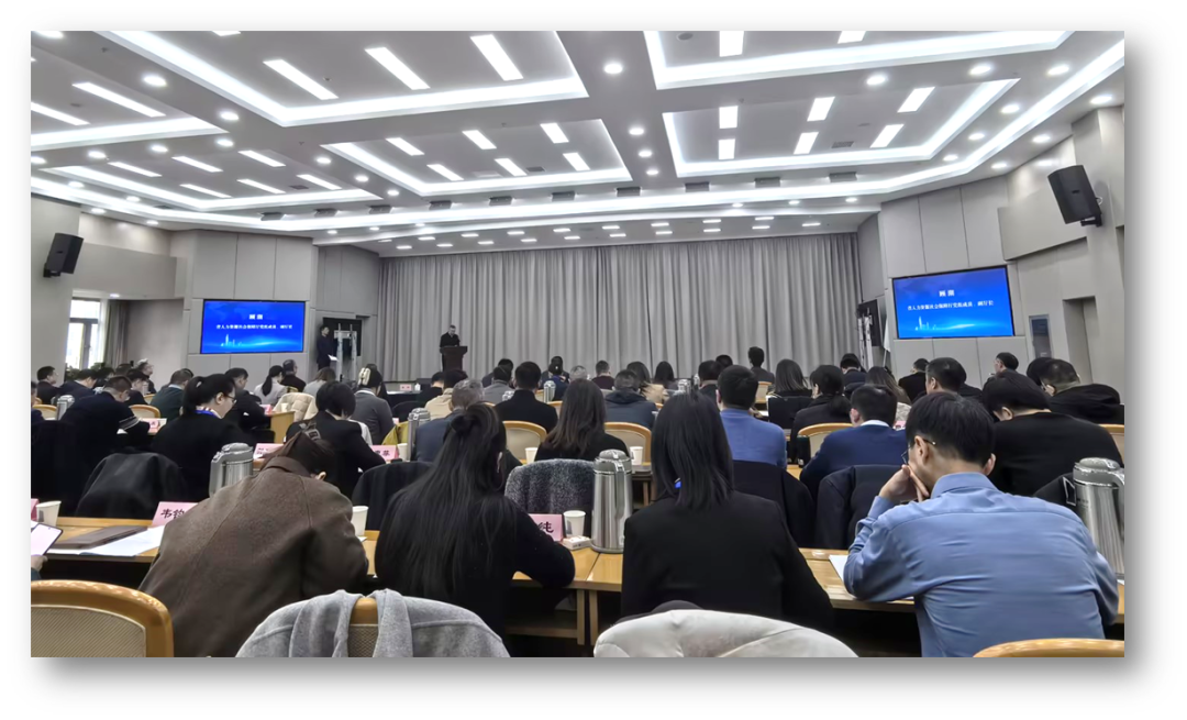 云生集团创始人、CEO李贤威为江苏省人力资源服务业领军人才培养计划三期班授课，分享云生AI数智化发展及出海实践