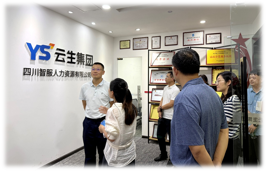 成都市青羊区人民政府党组成员、副区长古春一行莅临云生集团四川公司走访调研
